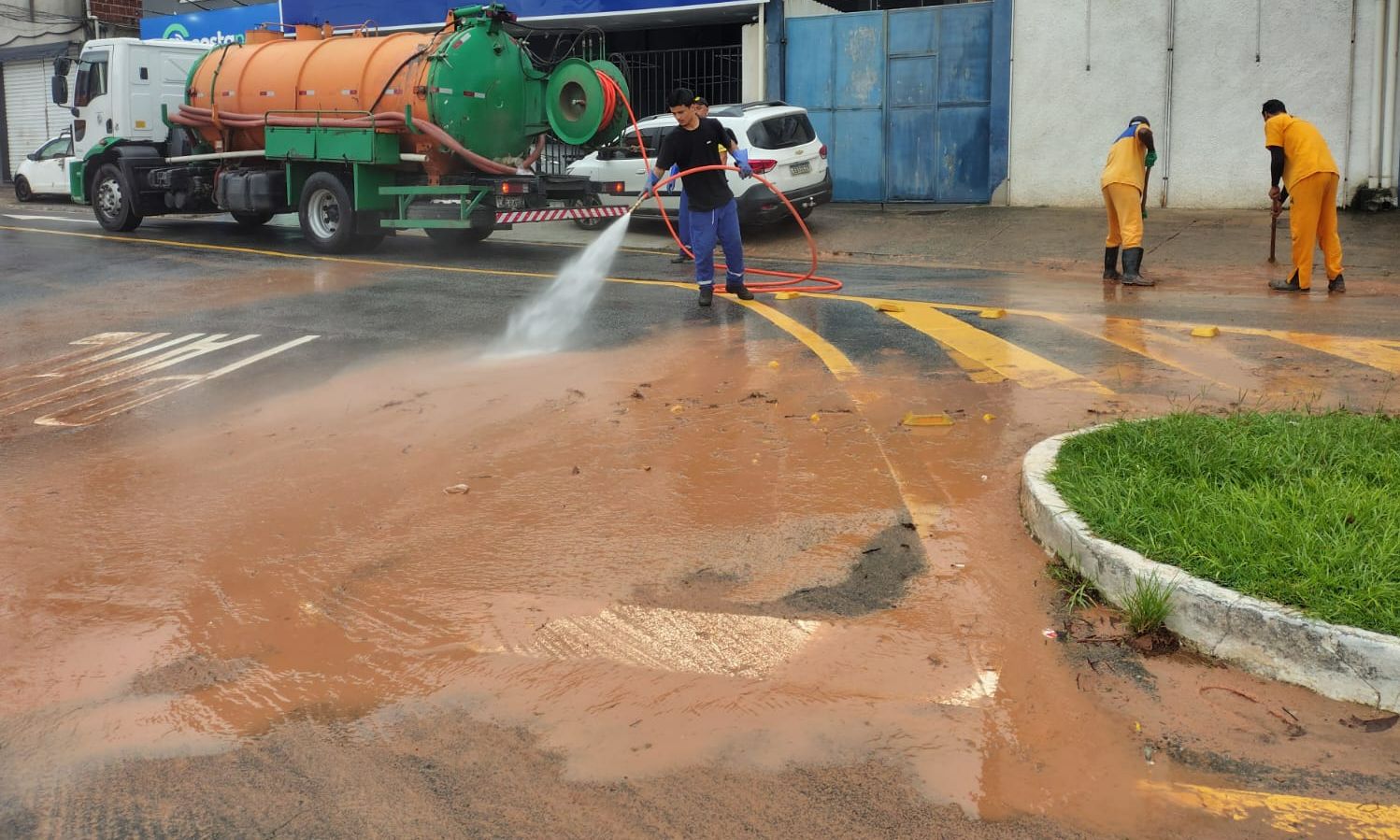 Capa da notícia: Angra intensifica vistorias e limpeza após fortes chuvas