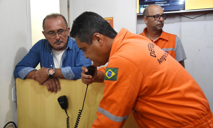 Capa da notícia: Com rádios via satélite, Prefeitura de Angra amplia comunicação com a Ilha Grande
