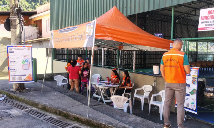 Defesa Civil nos Bairros chega ao Morro do Peres