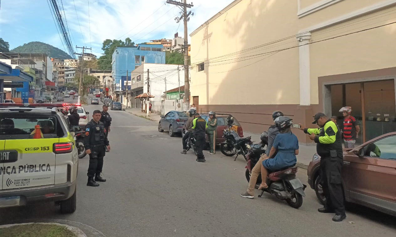 Operações integradas apreendem 23 veículos irregulares em Angra