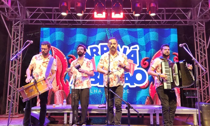 Trio Dona Zefa embala segunda noite do Arraiá du Abraão