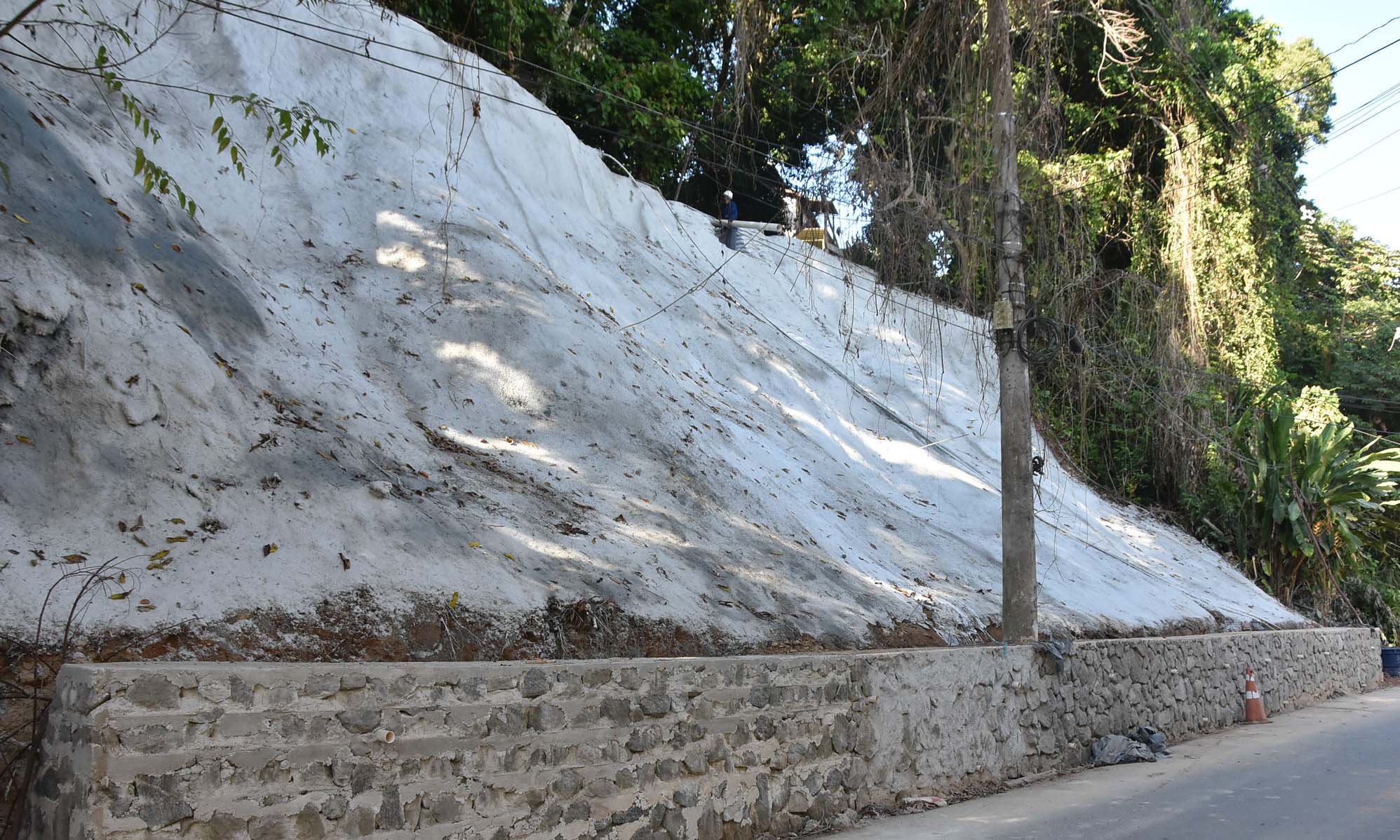 Prefeitura de Angra avança com obras de contenção  em três pontos do 3º distrito